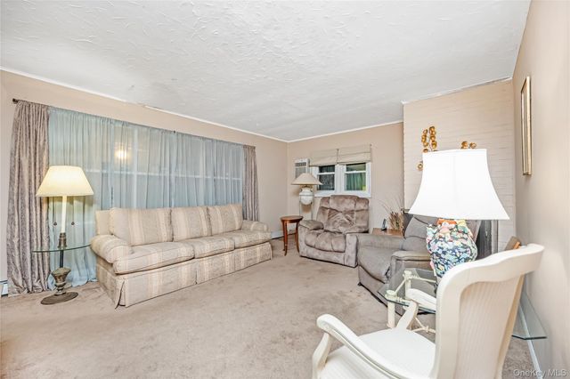 4 Florida Avenue, Copiague, NY 11726