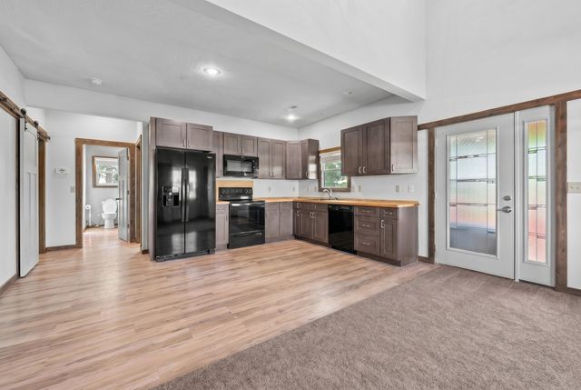 8957 W Farm Road 194, Republic, MO 65738