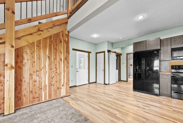 8957 W Farm Road 194, Republic, MO 65738