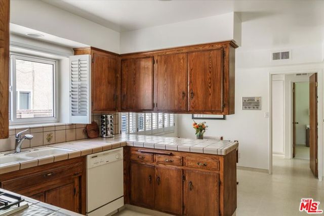 14141 Margate Street, Sherman Oaks, CA 91401