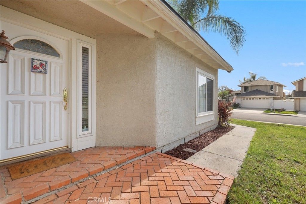 Image 3 of property listing at 31981 Lazy Glen Lane, Trabuco Canyon, CA 92679