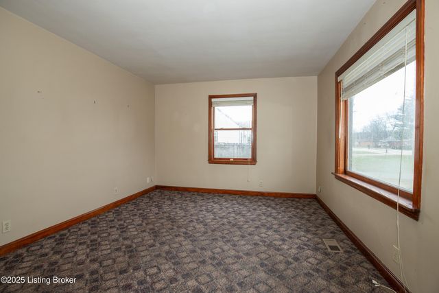 8607 Blue Lick Rd, Louisville, KY 40219