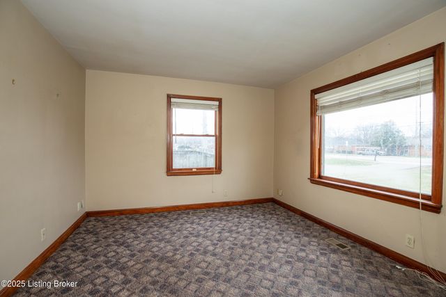 8607 Blue Lick Rd, Louisville, KY 40219