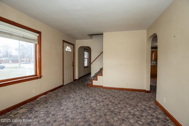 8607 Blue Lick Rd, Louisville, KY 40219