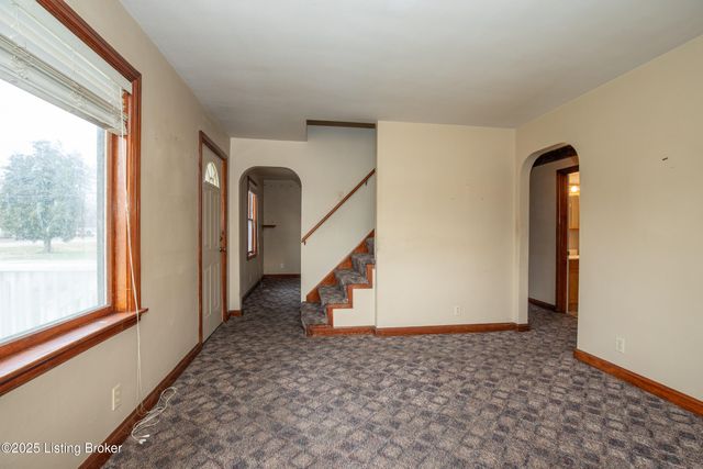 8607 Blue Lick Rd, Louisville, KY 40219