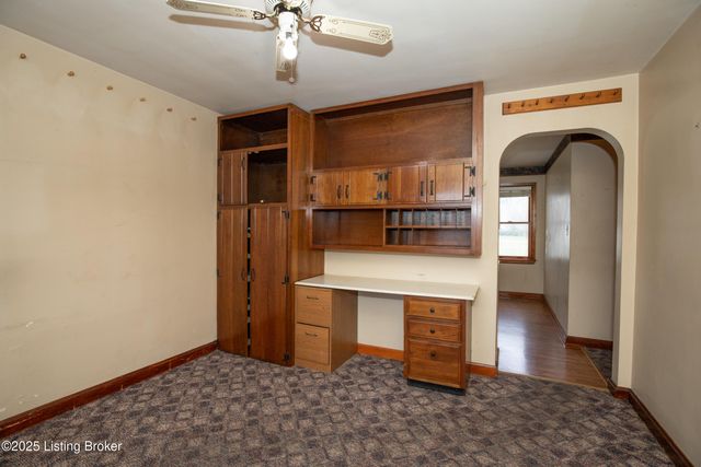 8607 Blue Lick Rd, Louisville, KY 40219