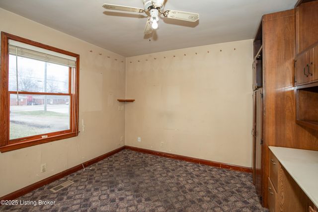 8607 Blue Lick Rd, Louisville, KY 40219