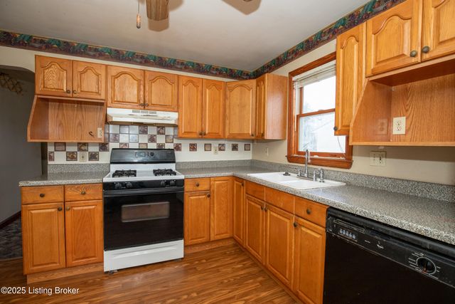 8607 Blue Lick Rd, Louisville, KY 40219