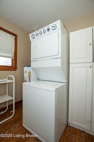 8607 Blue Lick Rd, Louisville, KY 40219