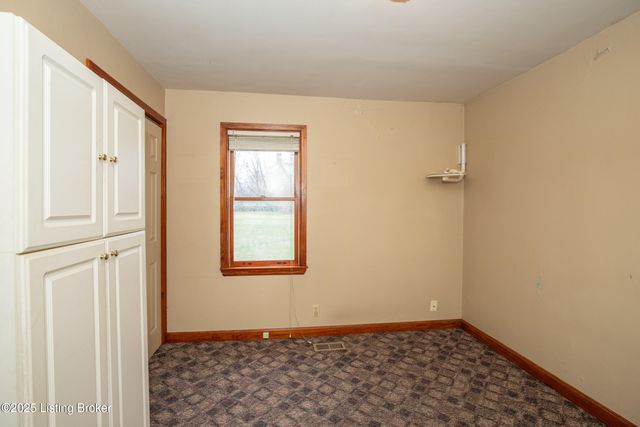 8607 Blue Lick Rd, Louisville, KY 40219