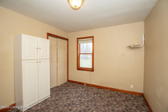 8607 Blue Lick Rd, Louisville, KY 40219