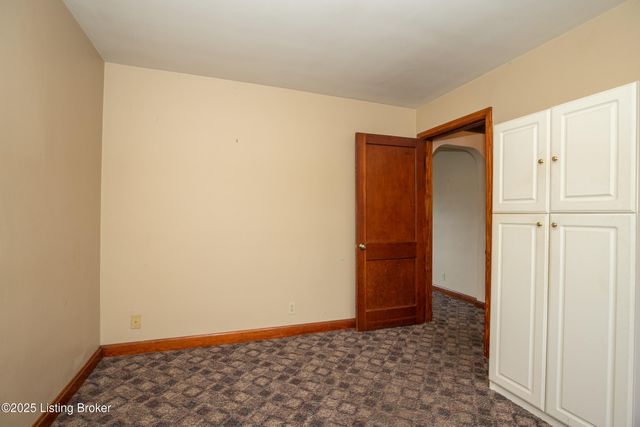 8607 Blue Lick Rd, Louisville, KY 40219