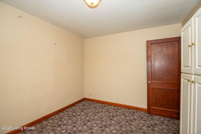 8607 Blue Lick Rd, Louisville, KY 40219