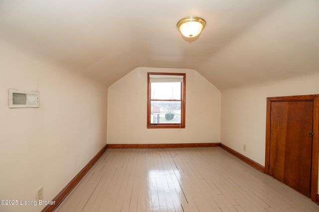 8607 Blue Lick Rd, Louisville, KY 40219