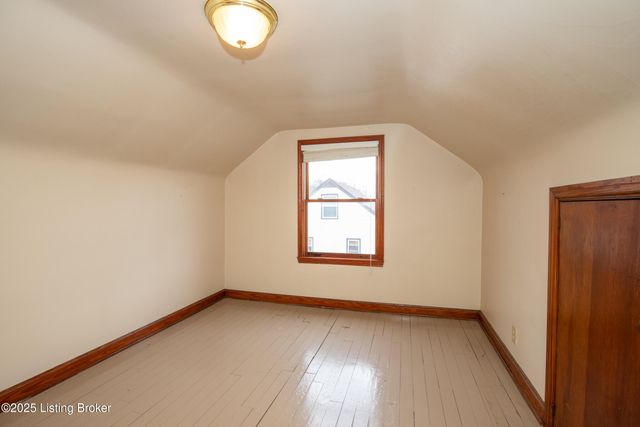 8607 Blue Lick Rd, Louisville, KY 40219