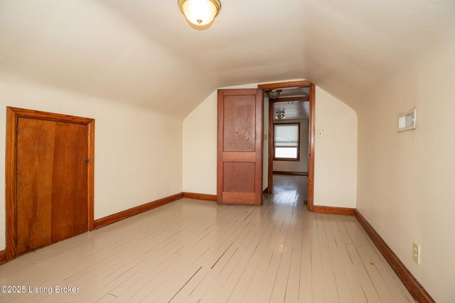 8607 Blue Lick Rd, Louisville, KY 40219