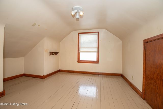 8607 Blue Lick Rd, Louisville, KY 40219