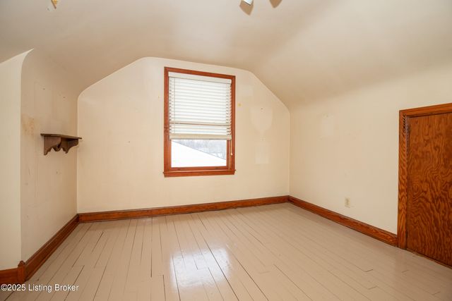 8607 Blue Lick Rd, Louisville, KY 40219