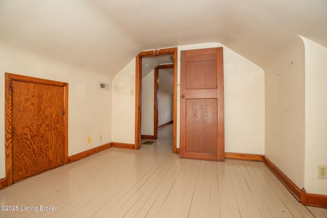 8607 Blue Lick Rd, Louisville, KY 40219