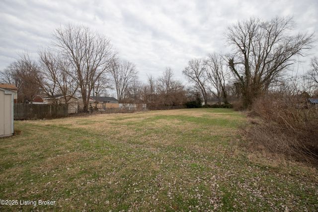 8607 Blue Lick Rd, Louisville, KY 40219