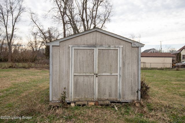 8607 Blue Lick Rd, Louisville, KY 40219