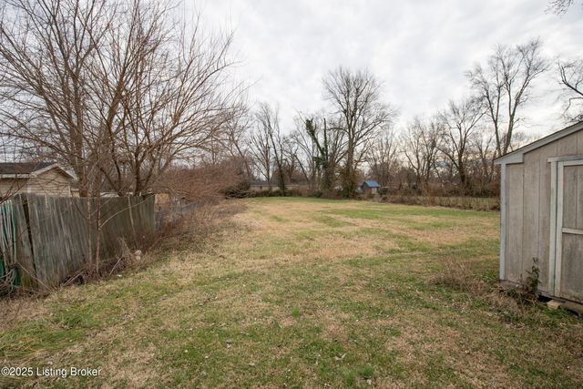 8607 Blue Lick Rd, Louisville, KY 40219