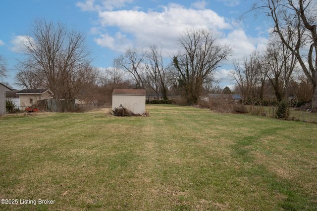 8607 Blue Lick Rd, Louisville, KY 40219