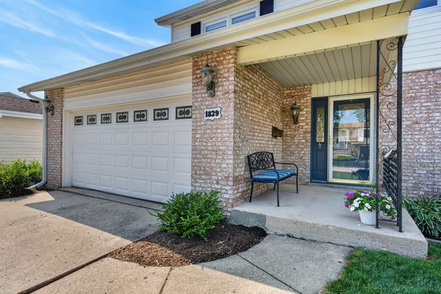 1829 W Catalpa Lane, Mount Prospect, IL 60056