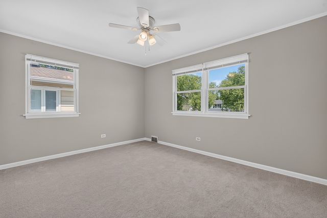 1829 W Catalpa Lane, Mount Prospect, IL 60056