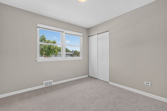1829 W Catalpa Lane, Mount Prospect, IL 60056