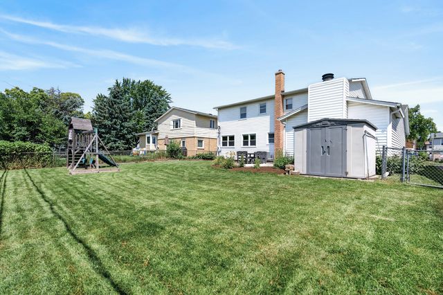 1829 W Catalpa Lane, Mount Prospect, IL 60056