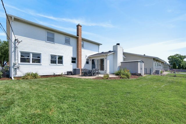 1829 W Catalpa Lane, Mount Prospect, IL 60056