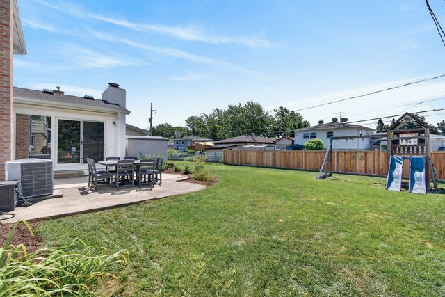 1829 W Catalpa Lane, Mount Prospect, IL 60056