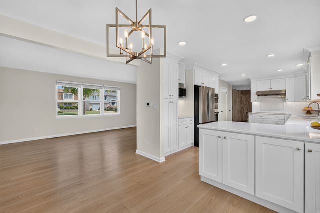 1829 W Catalpa Lane, Mount Prospect, IL 60056