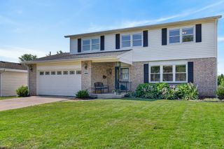 1829 W Catalpa Lane, Mount Prospect, IL 60056