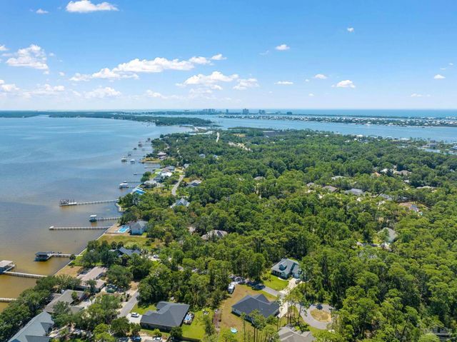 16502 North Shore Ln, Pensacola, FL 32507