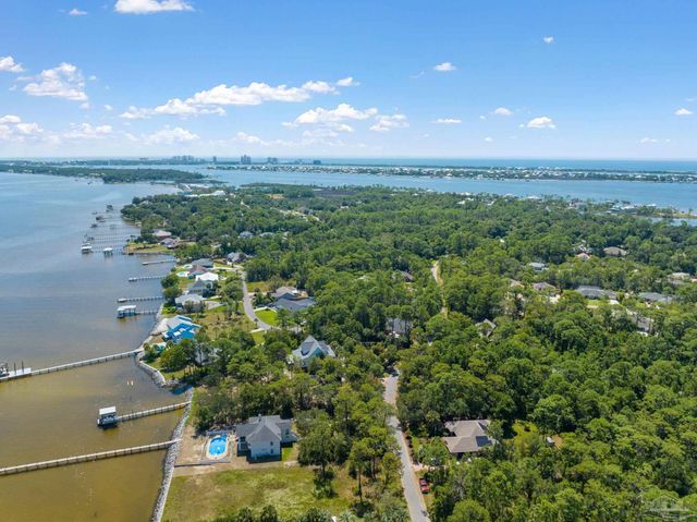 16502 North Shore Ln, Pensacola, FL 32507