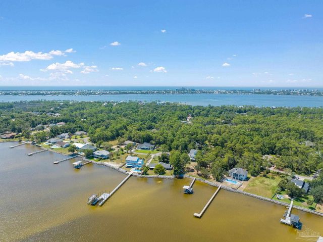 16502 North Shore Ln, Pensacola, FL 32507