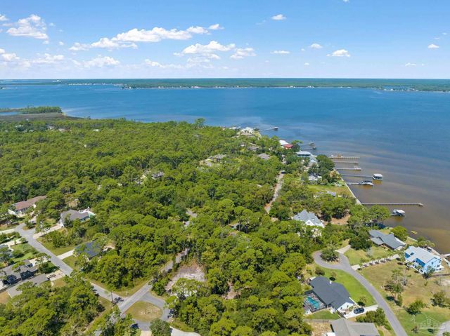 16502 North Shore Ln, Pensacola, FL 32507