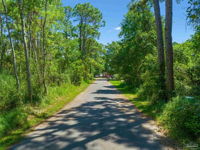 16502 North Shore Ln, Pensacola, FL 32507