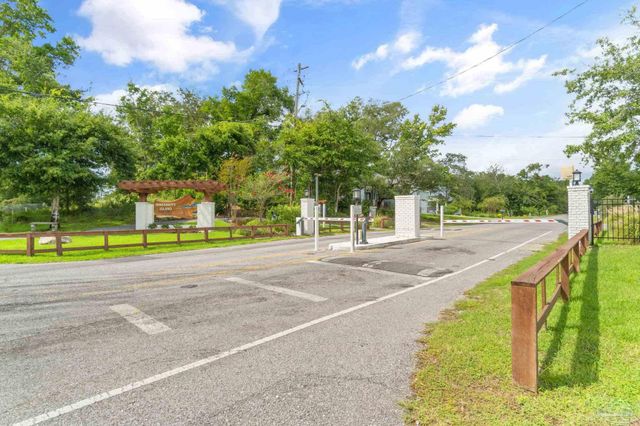 16502 North Shore Ln, Pensacola, FL 32507