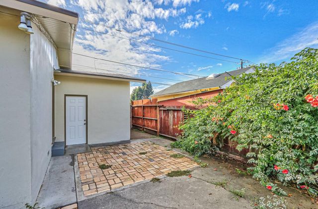 17 Williams Road, Salinas, CA 93905