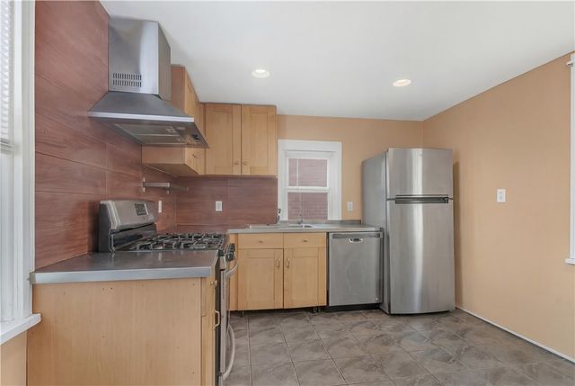 256 High Street, Pawtucket, RI 02860