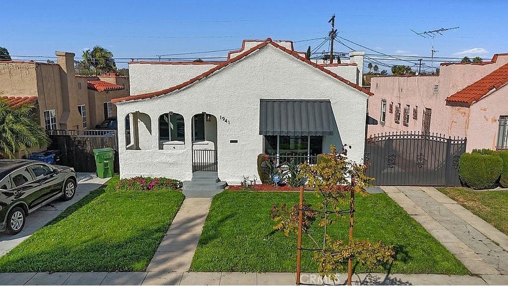 1941 W 68th Street, Los Angeles, CA 90047