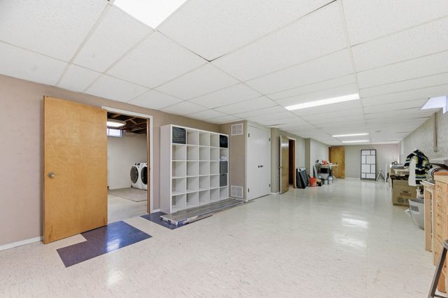 1611 N Athenian Ave, Wichita, KS 67203