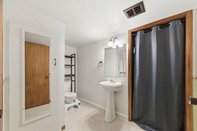 1611 N Athenian Ave, Wichita, KS 67203