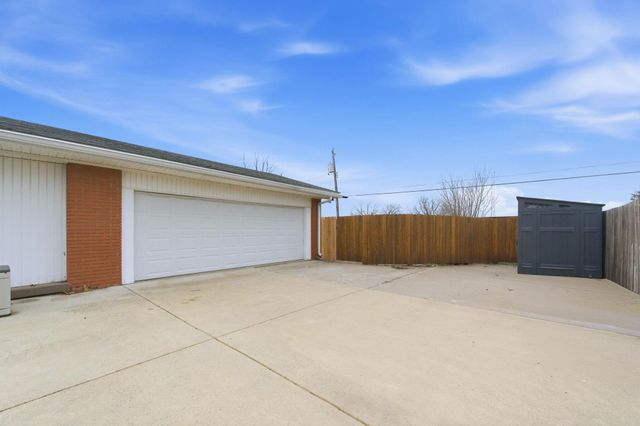 1611 N Athenian Ave, Wichita, KS 67203