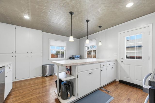 1611 N Athenian Ave, Wichita, KS 67203