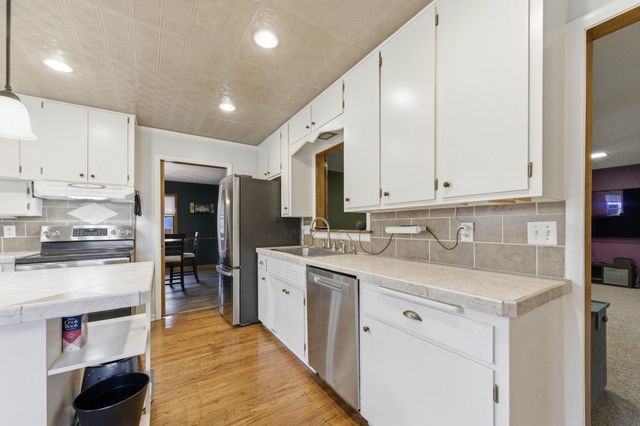 1611 N Athenian Ave, Wichita, KS 67203