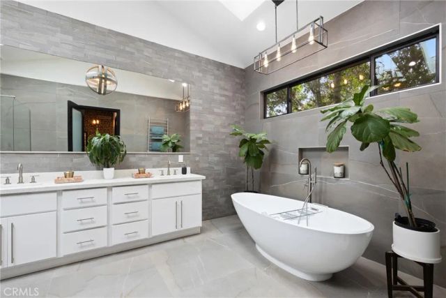 17929 Martha Street, Encino, CA 91316